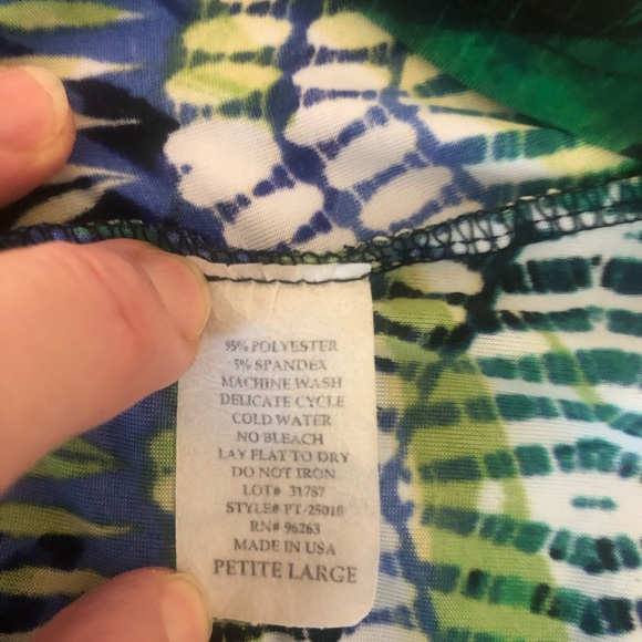 Ava and Grace Women’s Petite Large Short Puffed Sleeve Knit Top - Picture 8 of 12